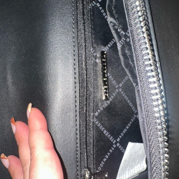 Cute Steve Madden purse🖤 - Picture 2 of 2